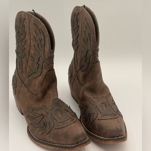 👢 Roper Embroidered Brown Faux Leather Western Boots